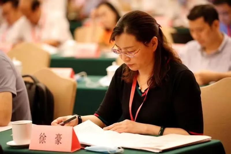 心連心集團規劃發展中心總監徐豪榮獲“新鄉市五一巾幗獎章”